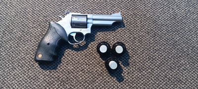 CONSIGNMENT TAURUS MOD 66 .357MAG 7 SHOT 103mm BARREL w/ 3x SPEED LOADERS USED SN: XJ226520