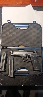 CONSIGNMENT  BERETTA 92 FS 9mm EXC COND, CASED, 2 MAGS, THREADED BARREL, SN: H26475Z