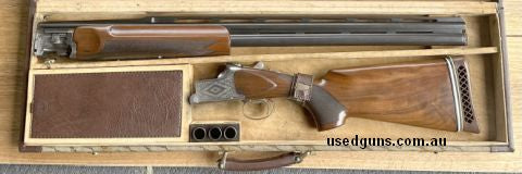Winchester 101 Diamond Grade, Factory case, 4 chokes and tool. Chip in stock and crack in forend. Locks up tight and works well. Buyer to pay transfer and posta