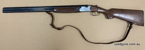 Good condition Beretta S687 under and over shotgun chambered in 12G. 28 fixed choke barrels, ejectors and selectable barrels. the barrel and action is free from