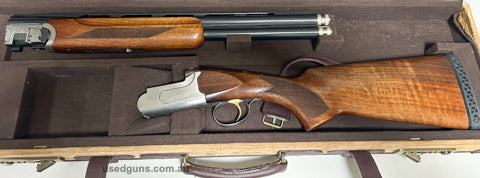 Minimal use Akkar Churchill. No visible marks or wear. 20" Barrels. 4 x Factory Chokes and Choke Tool. Come in a beautiful Buffalo River Suede and Leather Hard 