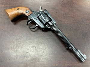 RUGER
SINGLE SIX 
THREE SCREW
22WMR, 
6 SHOT
6.5 INCH BARREL
ORIGINAL GRIPS
WITH ORIGINAL EARLY GRIP EMBLEM
ALL BLACK LOGO
EARLY MANUFACTURE PRE 1973
EARLY CRISP THREE SCREW ACTION
VERY RARE
#60-35260

EXC+ $1195