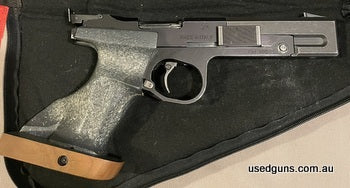 Medium grips. Comes with 2x mags. Good condition. Price neg.