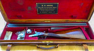 W.W. GREENER EMPIRE 12g side/side shotgun with 30" barrels (modified and improved chokes) in good condition. Has very good bores and comes with Greener leather 