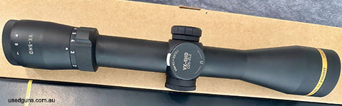 Excellent condition. Presents as new part from minor uniform ring marks on underside. Awesome clear optic. As photograph, in original box with Leupold scope cov
