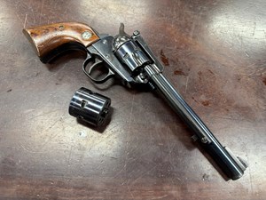 RUGER
SINGLE SIX
22LR / 22WMR
6 SHOT
TWO CYLINDERS
6.5 INCH BARREL
BLUED FINISH
ORIGINAL RUGER TIMBER GRIPS
WITH EMBLEM 
ADJUSTABLE REAR SIGHT
#263-33361

VGC $549