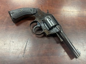 COLT
POLICE POSITIVE
38 S&W
6 SHOT
4" BARREL 
ORIGINAL GRIPS
MANUFACTURED 1910
VGC BORE 
#33739

EXC $890