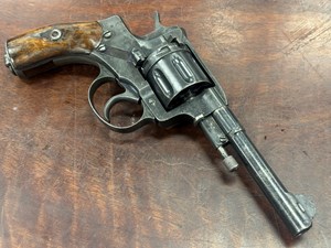 IZHEVSK ORDNANCE
1895 NAGANT
7.62X38R
7 SHOT
4.5 INCH BARREL
AVERAGE BORE
DARK IN THE GROOVES
TIMBER GRIPS
ORIGINAL LANYARD RING
CLEAR RUSSIAN MARKINGS
PRE 46 COLLECTABLE HANDGUN 
#52590

VGC $890