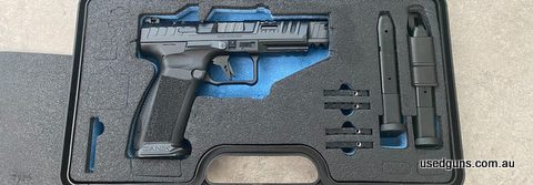 Excellent condition. 9mm. 3 x mags. 1 x holster. All original. Freight included*