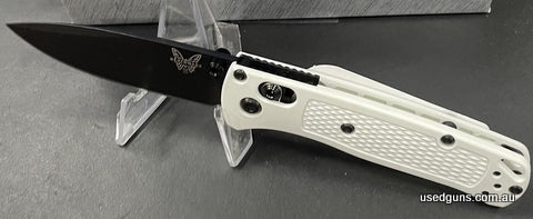 The result of overwhelming feedback, the Bugout has been scaled down in the form of the 533 Mini Bugout. Available in two different colourways, the Mini Bugout 