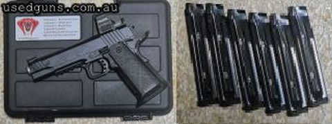 comes with 6 mags. happy to reduce the price if you dont want the optic Fantastic gun. I've had zero issues with it. I'm only selling because I'm moving oversea