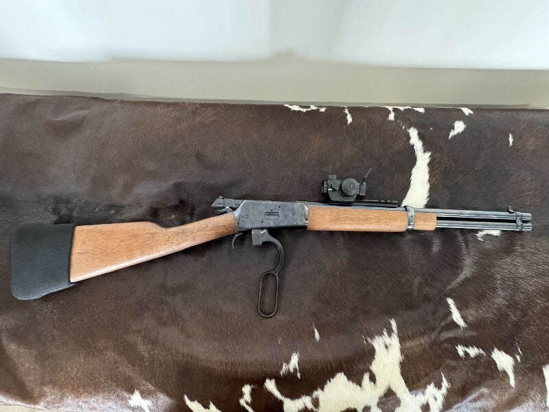 Rossi 44mag lever action in excellent condition. fired less than 20 round only selling to upgrade. 8 rounds capacity, happy to send more photos upon request.