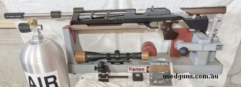This competition air rifle comes with all parts for 3P comps. It has a heavy duty lockable carry case, 2 air tanks one large (aluminium) and one small steel bud