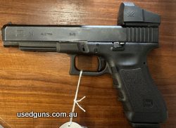 Glock 34 9mm in very good condition comes with a Vortex Venom + 2 magazines. No case, red dot value is over $400.