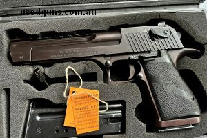 Under 300 factory rounds, Low round count. Comes cased with spare mag. Price plus postage to your nominated dealer.