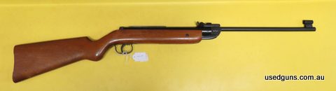 Ref: AA148. Diana Mod 25D in fair condition because of light surface rust. A very powerful and quality German made Air Rifle. What you see is what you get. Yes,