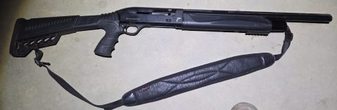 Buckmaster push button 12 gauge shotgun, in very good conditon. does not come with sling, comes with 5 chokes, pistol grip. 5+1 tube mag. 20 inch barrel. 900 in