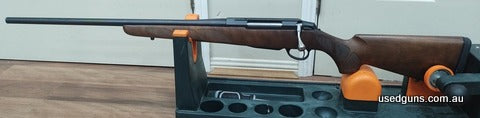 Left hand left hand Tikka T3 hunter. A few scratches. Always cleaned and oiled.