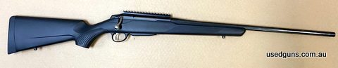 Very good condition tikka T3 chambered in 204 Ruger, features a threaded barrel 1/2x20 muzzle thread. 1 piece rail and synthetic stock. Excellent small game var