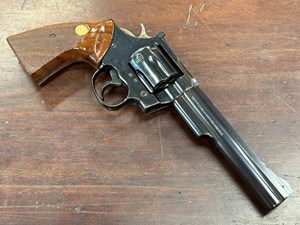 COLT
TROOPER MK III
357 MAGNUM
6 SHOT
6 INCH BARREL
ADJUSTABLE REAR SIGHT
CLEAR HARTFORD ADDRESS AND
CLEAR MODEL MARKINGS ON BARREL
ORIGINAL DEEP BLUED FINISH
ORIGINAL CHECKERED TIMBER GRIPS
WITH COLT EMBLEM 
MANUFACTURED 1961
#L30898

EXC $690