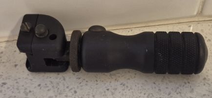 Excellent condition rear monopod or can also be used as a front grip. Accushot BT13 - QK