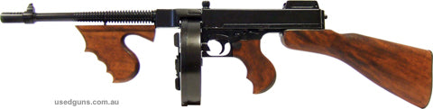 No licence required in QLD or WA to own. All other states, check with your registry. Full sized metal and wood Denix Non-Firing Replica Thompson SMG, brand new 
