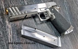 SVI comes with 5 SVI mags, very well made pistol with excellent trigger, be quick at this price plus post excludes WA.