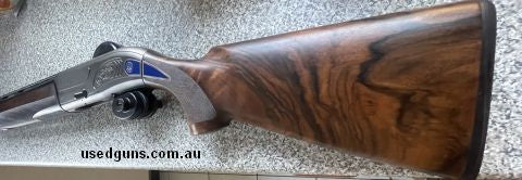 Beautiful semi automatic with an unusual high grade walnut stock that really pops in the sun. Comes with all accessories from new full set of chokes plus one Te