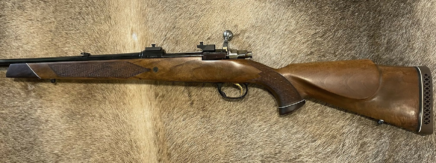 Very clean 270win Parker Hale. Typical PH commercial 98 action, adjustable trigger, drop floor plate. Metalwork in very good to excellent condition. No wear on 