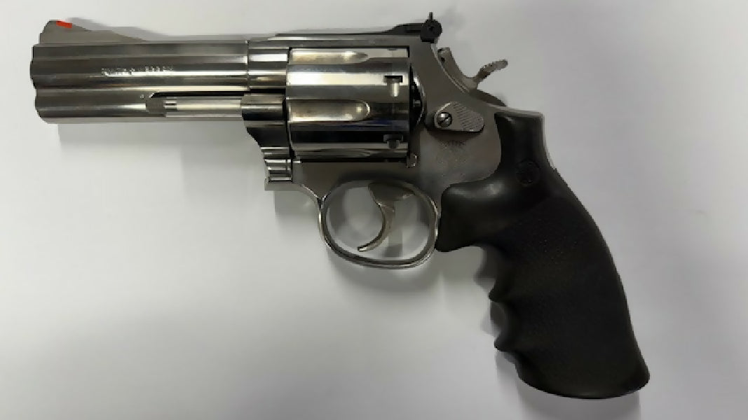 4 INCH SMITH & WESSON , NO ORIGINAL BOX INCLUDED ,¬† NOT FILTHY , NEEDS A CLEAN THOUGH. PRICE INCLUDES YRANSFER TO YOUR DEALER APART FROM WESTERN AUSTRALIA. ITS