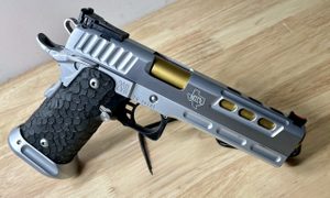 Lovely DVC , Chambered in 38 super, runs very well , very low round count, comes with two 10 round magazines, original STI box, price includes post to your deal