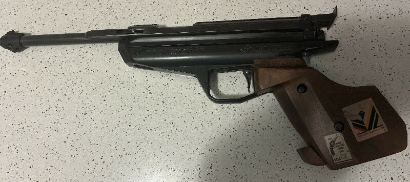 Feinwerkbau 177 air pistol very accurate seals are good buyer to pay transfer and postage plz text or call only I don’t check emails