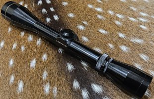Like New, no ring marks excellent condition Leopold VX-I 3-9x40 duplex reticle. Price includes postage. Please text for more info or photos.