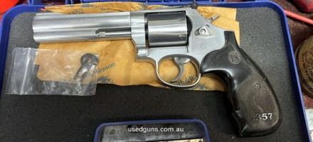 686 - .357 Magnum Series Caliber: .357 Magnum / .38 S&W Special +P Capacity: 7 Rounds Action: Single/Double Action Barrel Length: 5‚Äö√Ñ√∂‚àö√ë‚àöœÄ / 12.7 cm Front Sight: Red Lamp Rear Sight: Adjustable White Outline Overall Length: 10-1/4‚Äö√Ñ√∂‚àö√ë‚àöœÄ Weight: 37.4 oz. Grip: Black/Silver ‚Äö√Ñ√