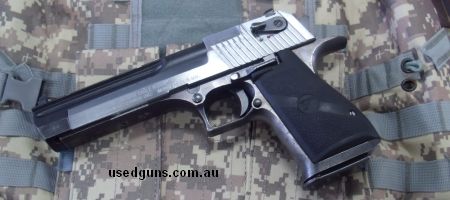 NICE DESERT EAGLE IN GOOD NICK. INCLUDES A SPARE MAGAZINE.