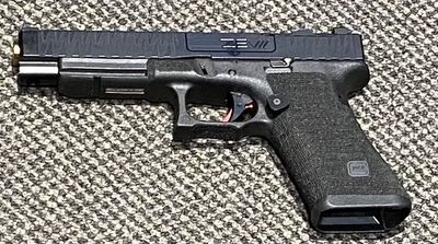 USED GLOCK 34 9MM 10RND B/R135MM W/ CASE & 2 MAGS ZEV CUSTOM SN: ZPG050