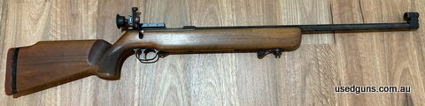 Walther target rifle in good to very good condition. Shoots extremely well with factory ammo and a wonderful target rifle to get started in the sport.