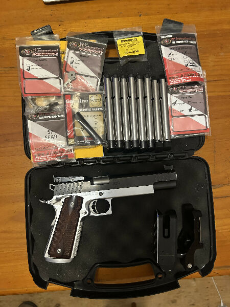 Hard to find STI Target Master in 9MM. Very good to excellent condition. 6" barrel, Aristocrat 3 Position rear sight, great trigger, 8 mags, original case, Emer