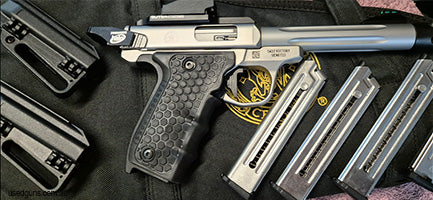 Smith and wesson Victory target performance centre Low round count always meticulously cleaned includes 4 stainless mags also crimson trace 1550 red dot as new 