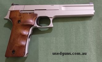 Includes 5 x 10 shot magazines and a second pistol is included for spare parts only (Ser No VDE1571).