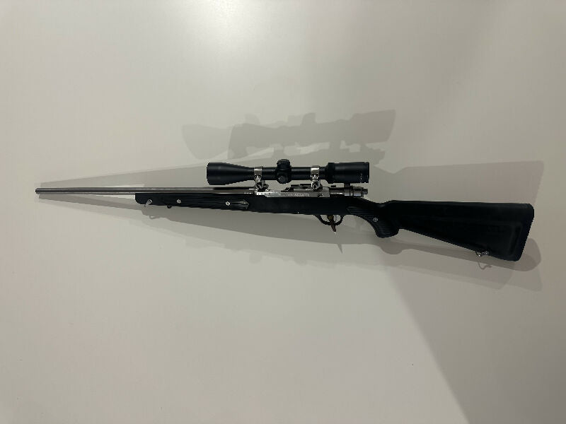 Ruger M77/17 boat paddle 17 HMR in good condition. Topped with Burris Fullfield II 3-9x40. Plus delivery.