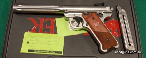 Gun comes in case with one extra magazine.