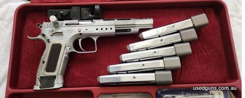 90 degree c-more for lowest dot, original Tanfoglio case, extra Sprinco guide rod, five mags with extended base pads. Accurate, economical and competitive shoot