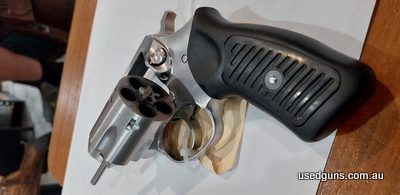 The ever so popular Ruger SP101 in very good condition takes 5 rounds in the cylinder. The price is negotiable, Postage by the Buyer.