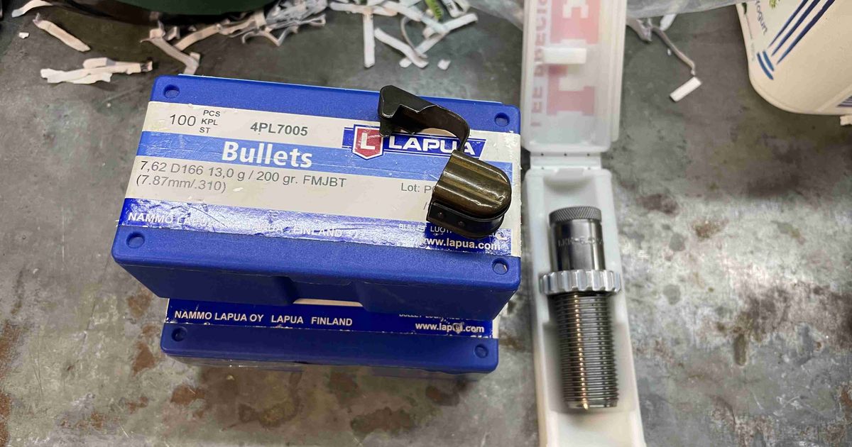 Various projectiles, cases, dies, K31 muzzle cap