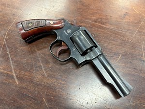 NORINCO
MODEL M100MK1
38 SPECIAL
6 SHOT
4 INCH BARREL
CLASSIC BLUED FINISH
CLASSIC TIMBER GRIPS
CLEAR CHINESE MILITARY MARKINGS
RARE EXPERIMENTAL MODEL
MODERN COLLECTABLE HANDGUN 
#XP007

AS NEW $595