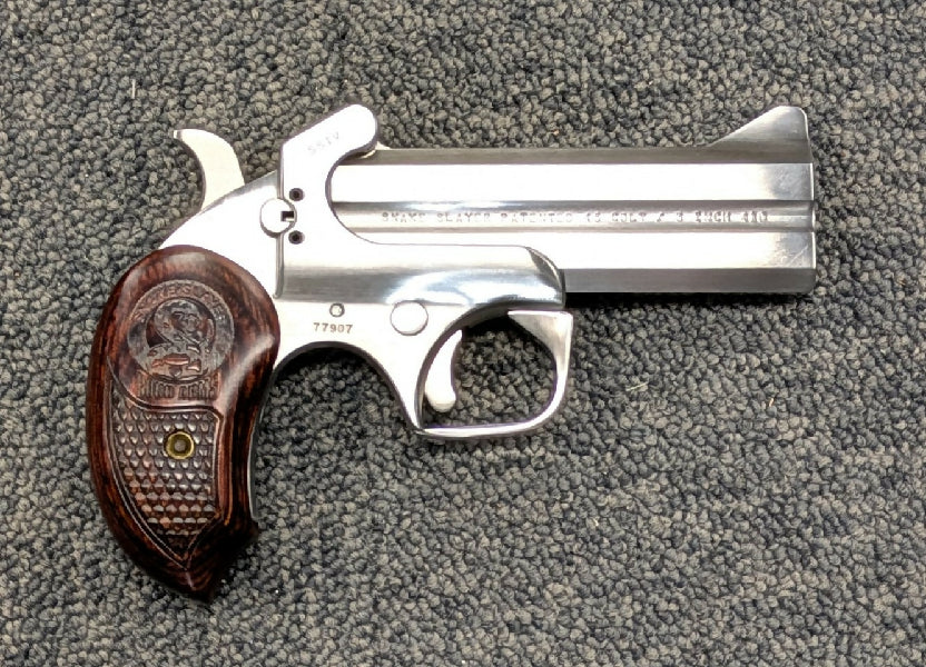 A Bond Arms Snake Slayer in .45 Colt / .410 Shotgun (3") in excellent condition. Barrel length is 108mm. Comes in Bond Arms black plastic case. Please quote 03/