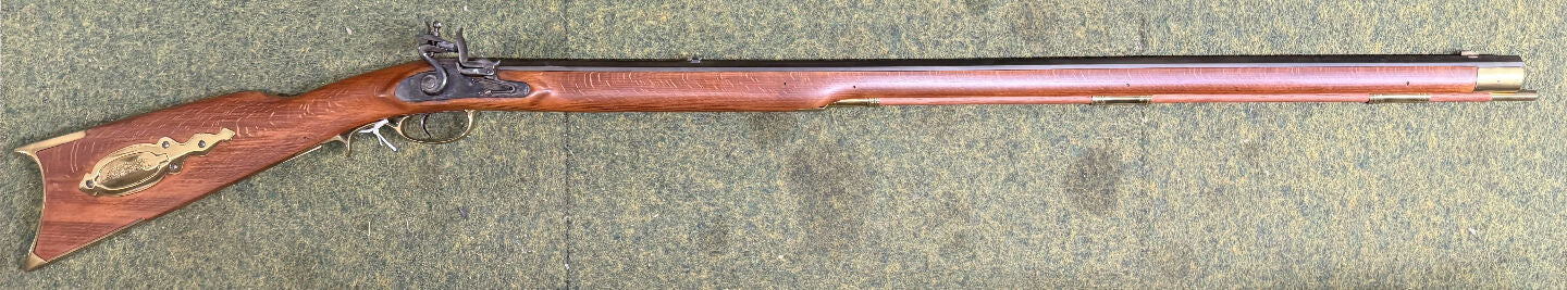 This Kentucky flintlock 44 Cal muzzle loader was manufactured by Jager in Italy and is in sound operational condition. It comes with two spare flints, cleaning 