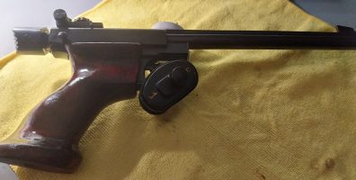 Excelent Singleshot Target Pistol, Adjustable Rear Sight, Nice wooden Majogany Grips.