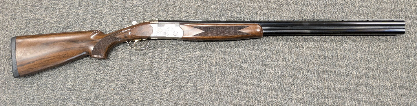 A Beretta Silver Pigeon shotgun in 12 Gauge in very good condition. This gun has 30" barrels with an approx. 6mm wide rib and interchangeable chokes. Please quo